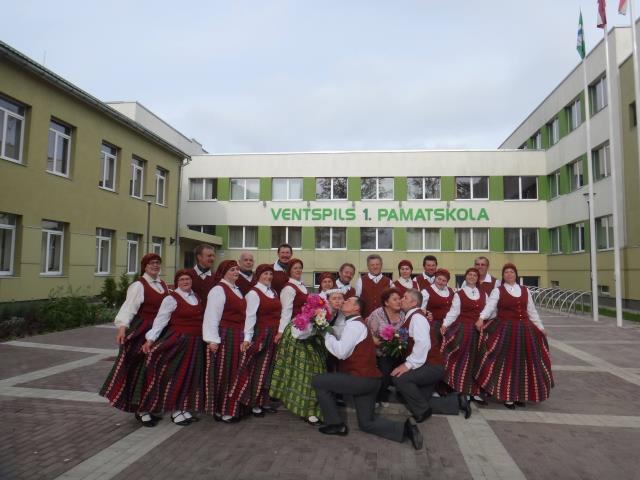 Senioru deju kolektīvs "Vārpa"